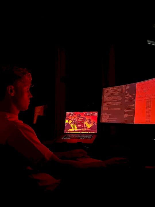 Why Blue Light Lowers Migraine Threshold and How Display Filters Help